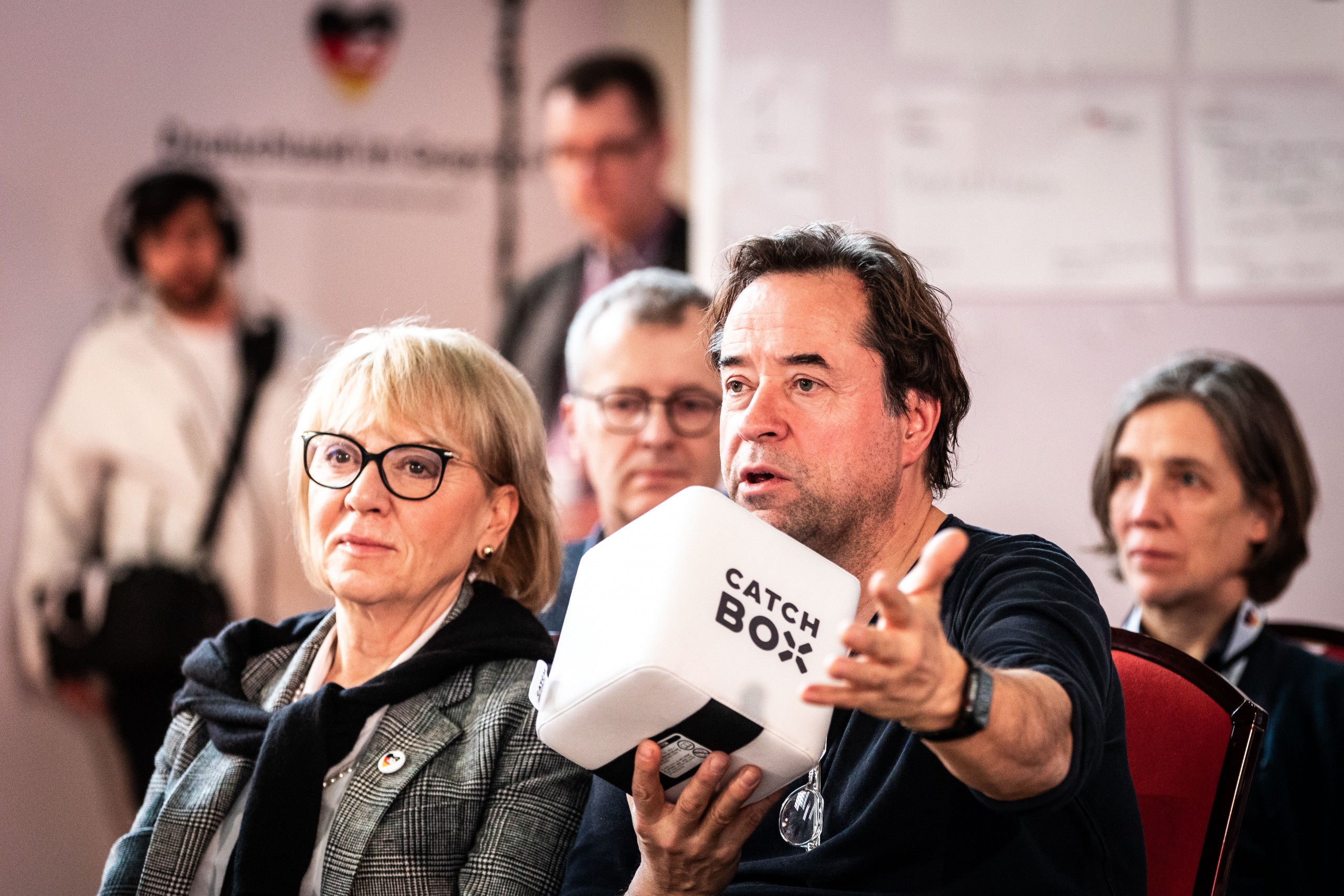30_jahre_mauerfall_bundesregierung_jubiläumsjahr_orca_vaterblut_agentur_event_publikum_fragen_