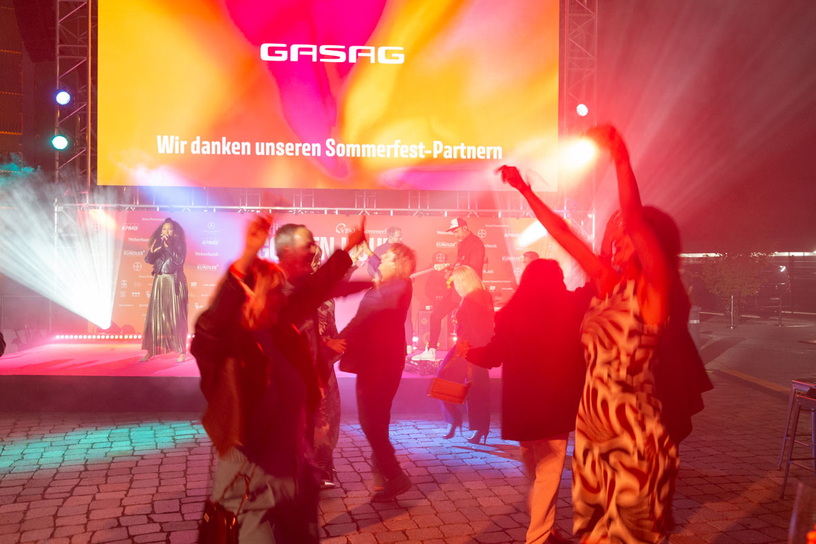 vbki_sommerfest_VATERBLUT_eurefcampus_agentur_Berlin_band_musik_jcb_tanzen_sommerausklang