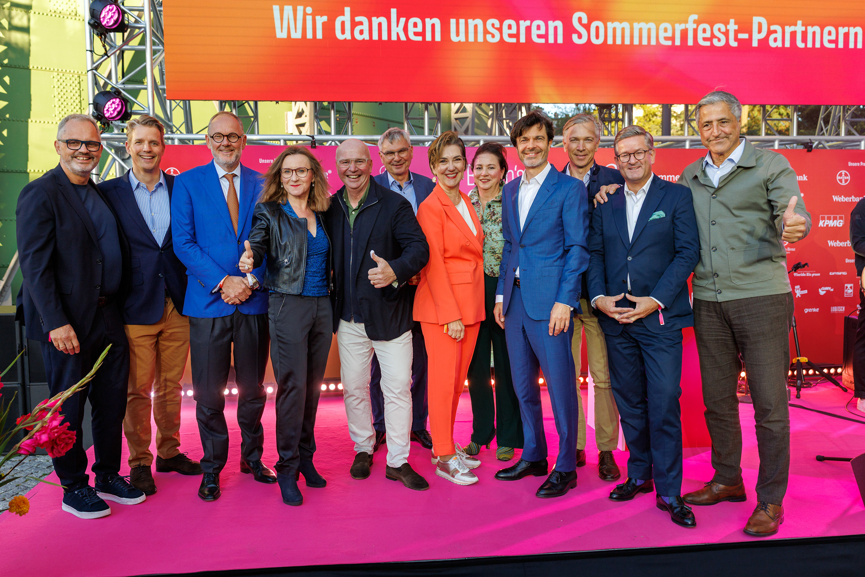 vbki_sommerfest_vaterblut_berlin_goldenhour_agentur_event_bühne