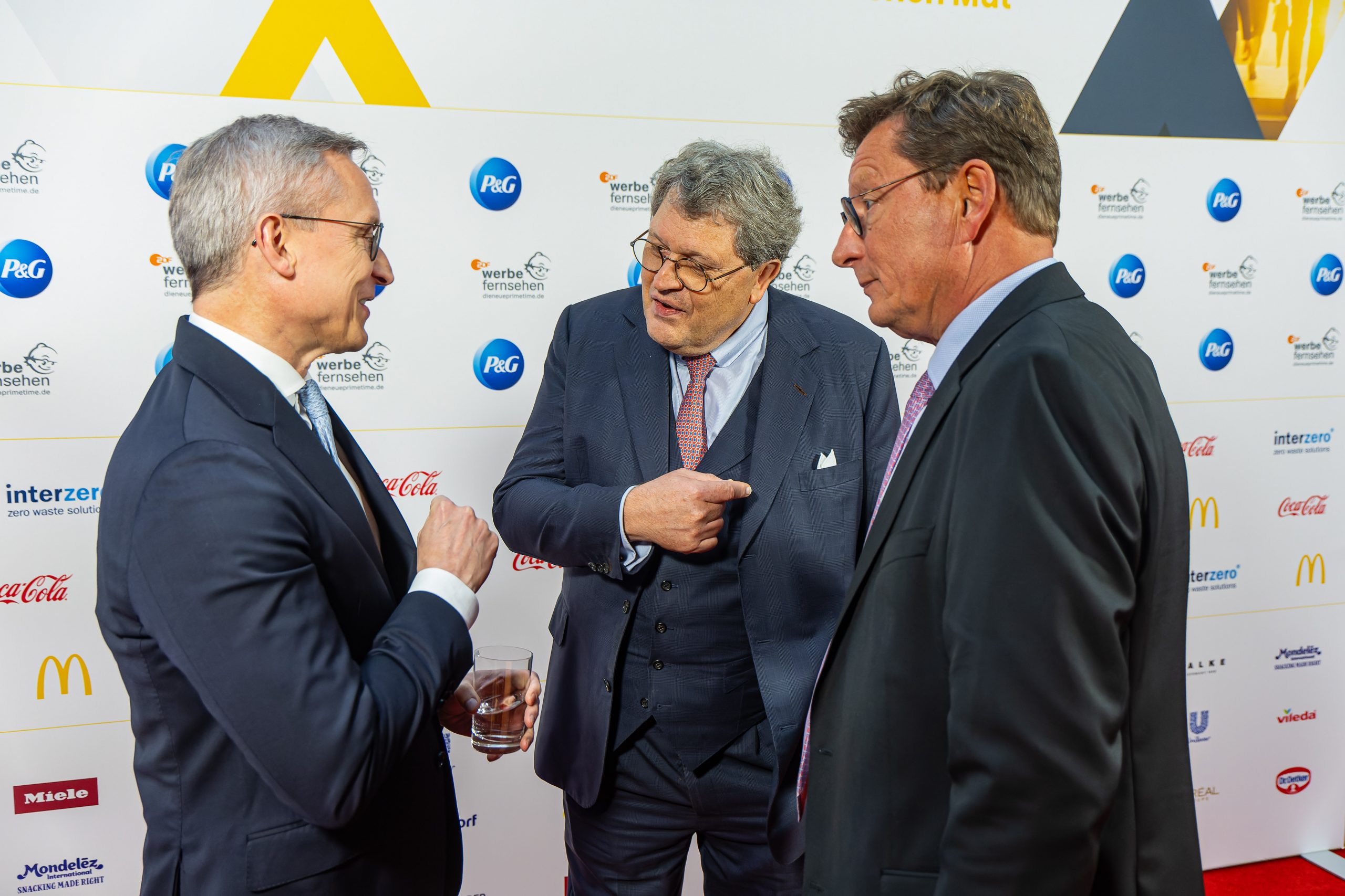 markenverband_vaterblut_agentur_event_bühne_tag_der_markenwirtschaft_2025_pressewand_ceo