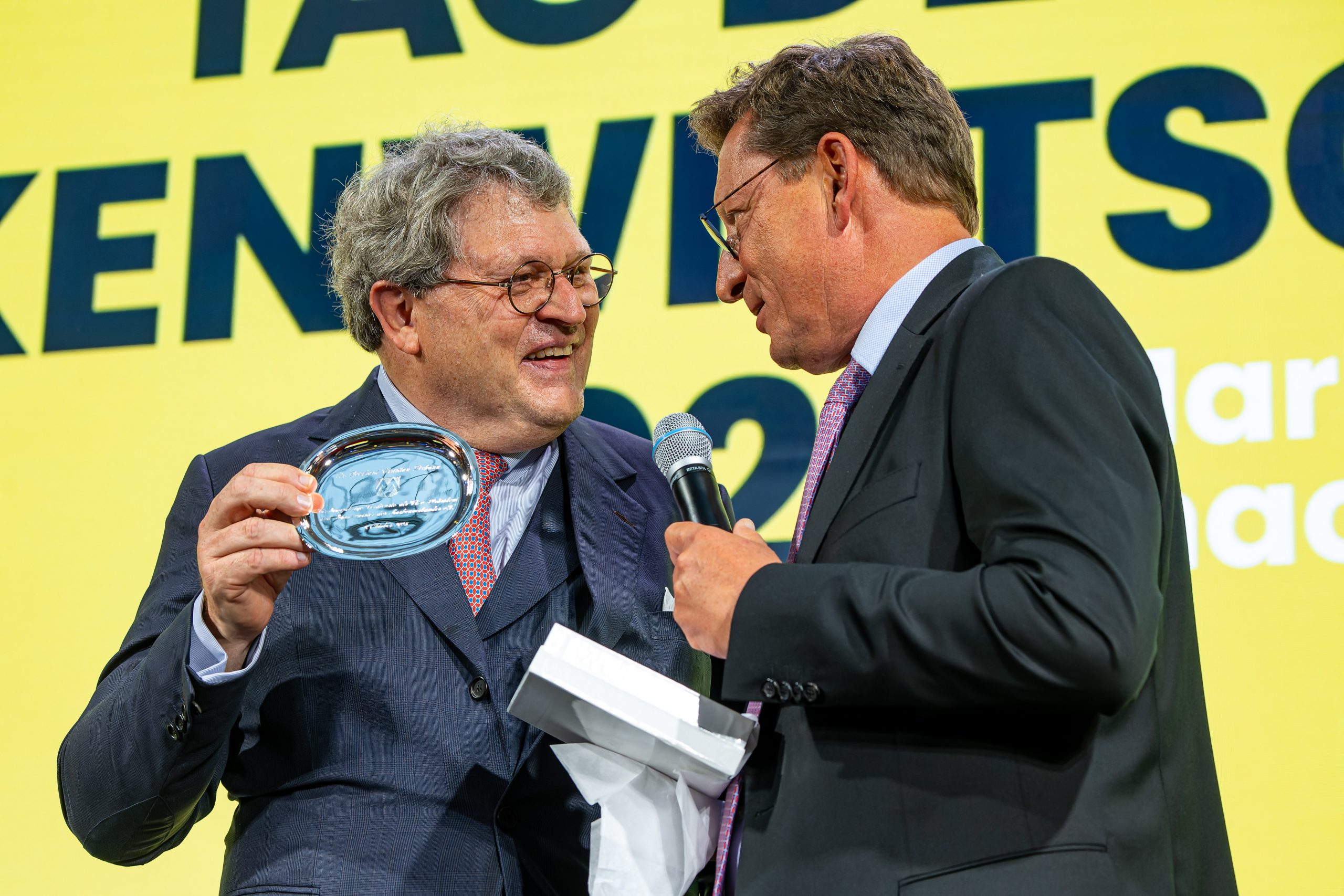 markenverband_vaterblut_agentur_event_bühne_tag_der_markenwirtschaft_2025_verleihung_preis_gewinner