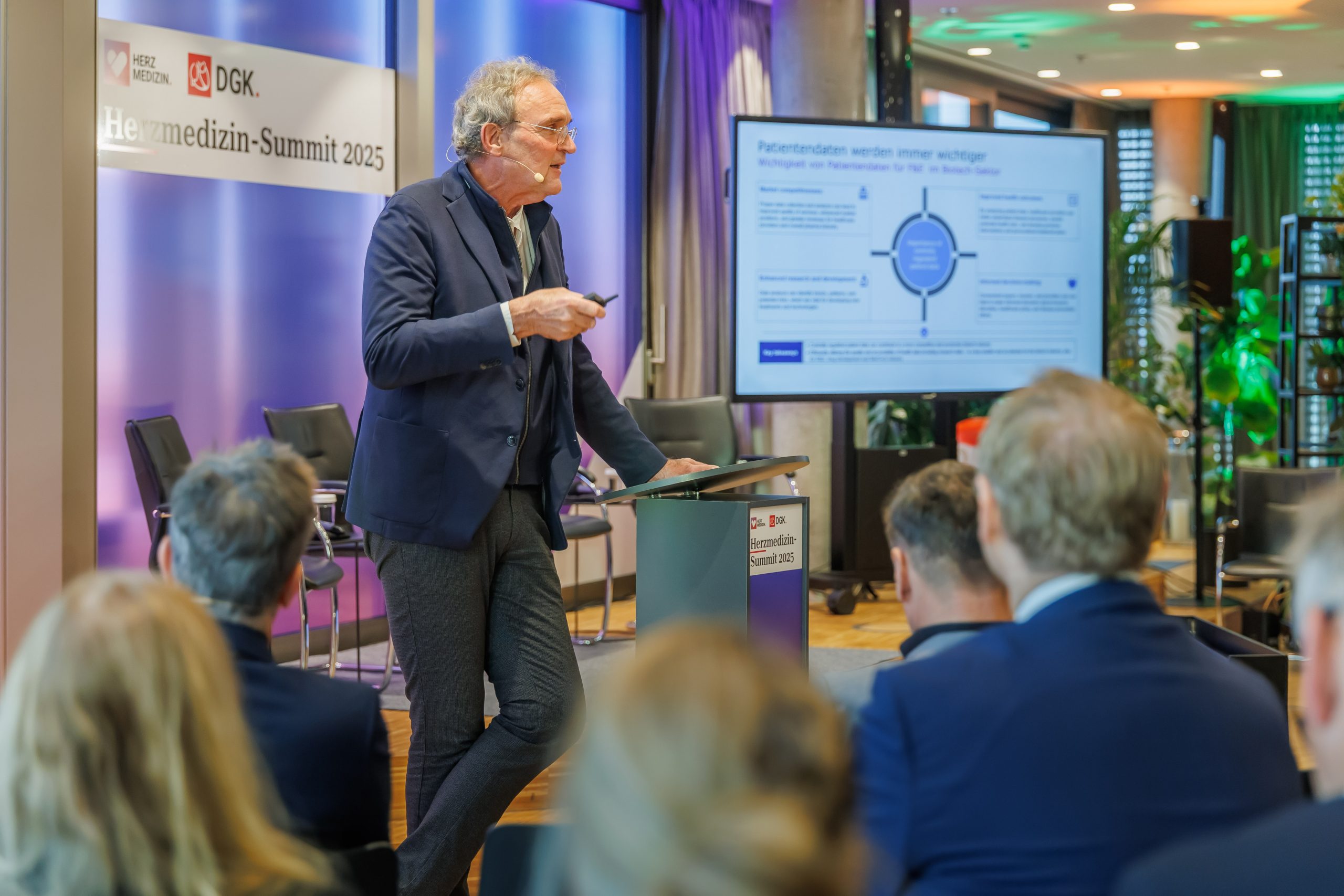 Herzmedizin_Summit_2025_Agentur_Vaterblut_DGK_Herzmedizin_Bühne_Partner_Impuls