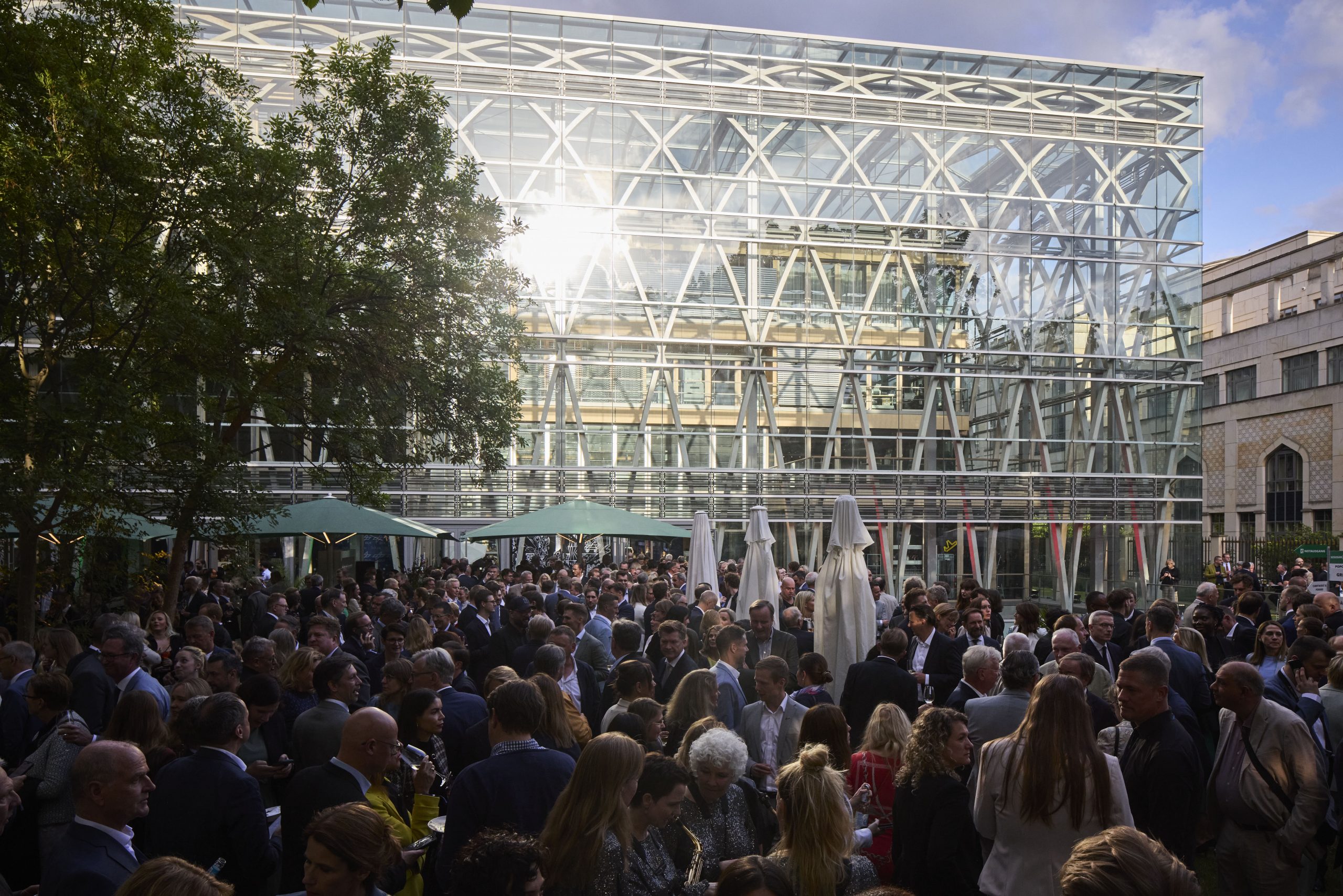 NRW-Fest_2026_Berlin_Landesvertretung_Nordrhein_Westfalen_Garten_Sommerfest_Gäste_Agentur_VATERBLUT